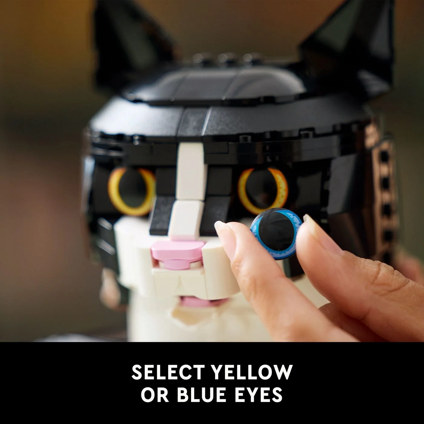 Alternative yellow and blue eye elements let you change the displayed expression.