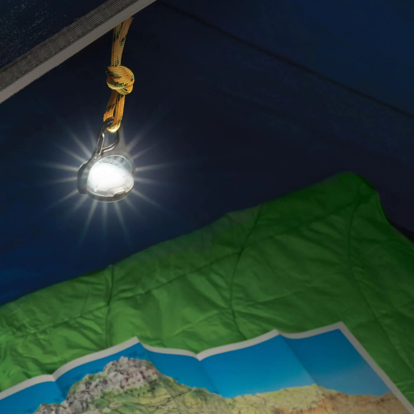 White-light reference scene inside a tent; not an independent illumination test.