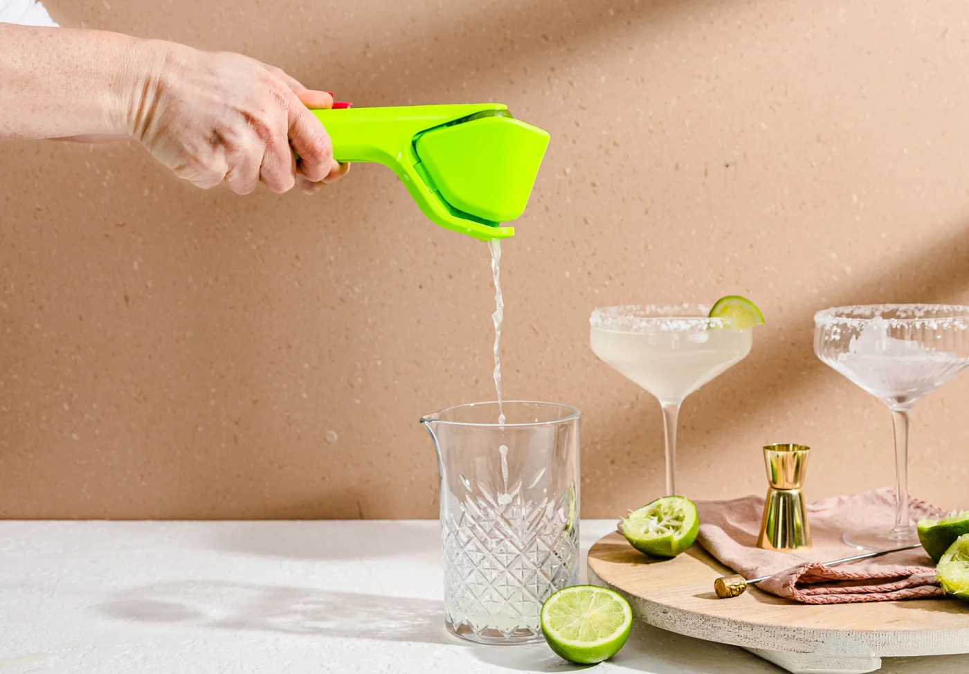 Comparison: the green Lime Fluicer is smaller and is not included in the yellow offer.