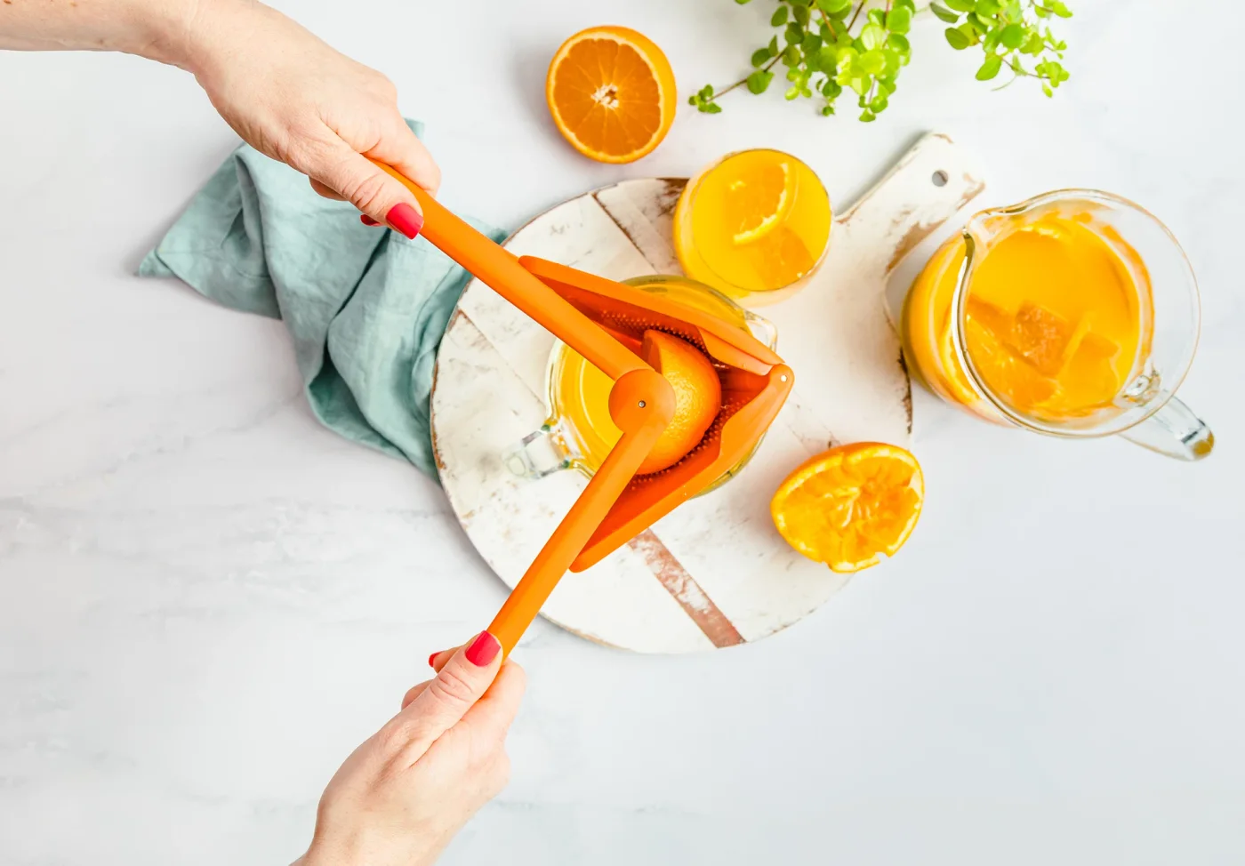 Comparison: the larger orange Fluicer accommodates oranges; the linked Lemon version is yellow.