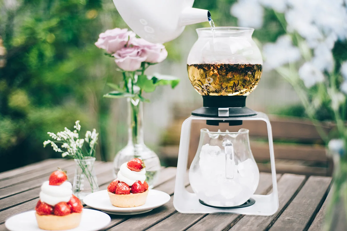 Full stand set with brewed tea; food and props not included.