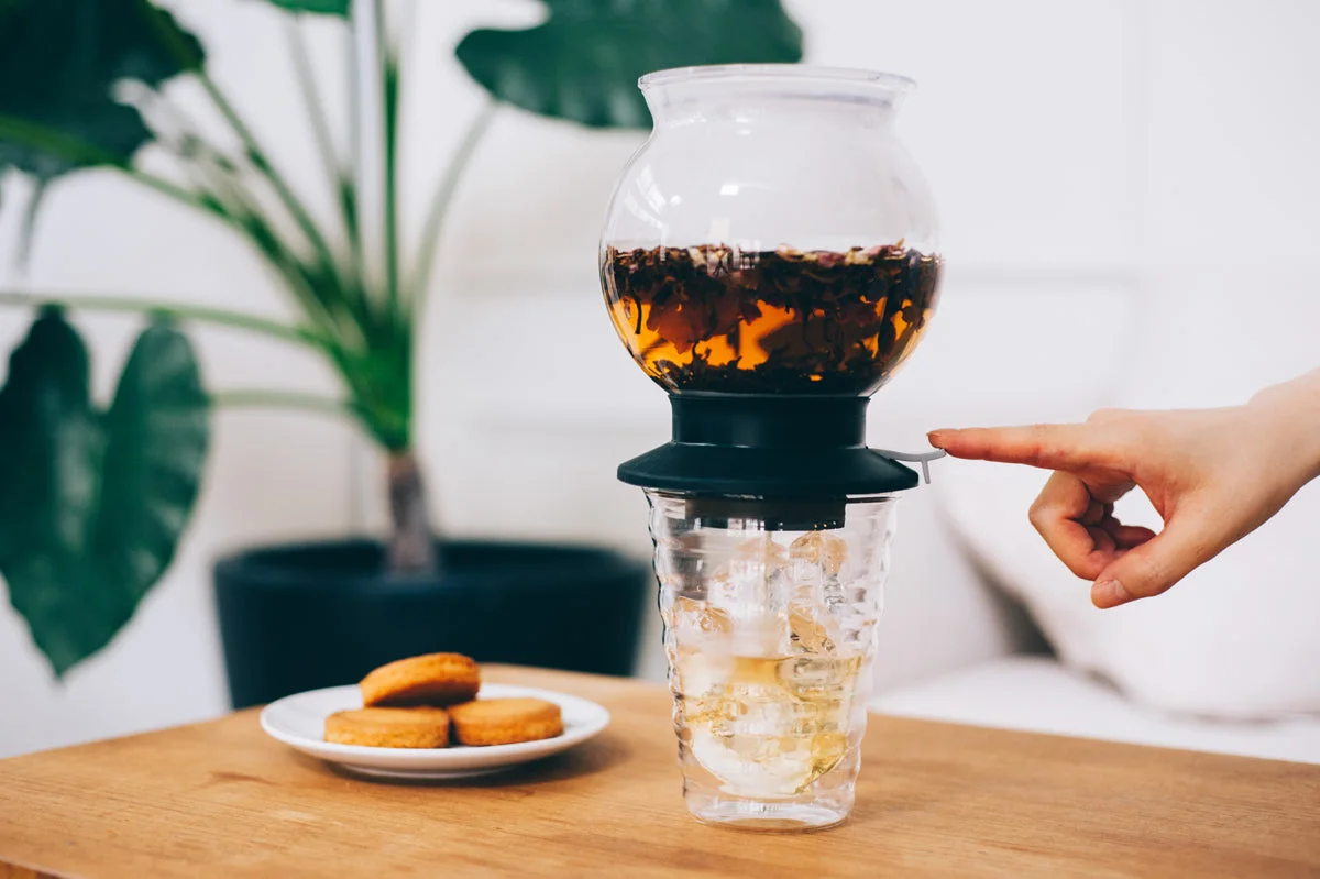 Alternative arrangement over a drinking glass, not the included set server.