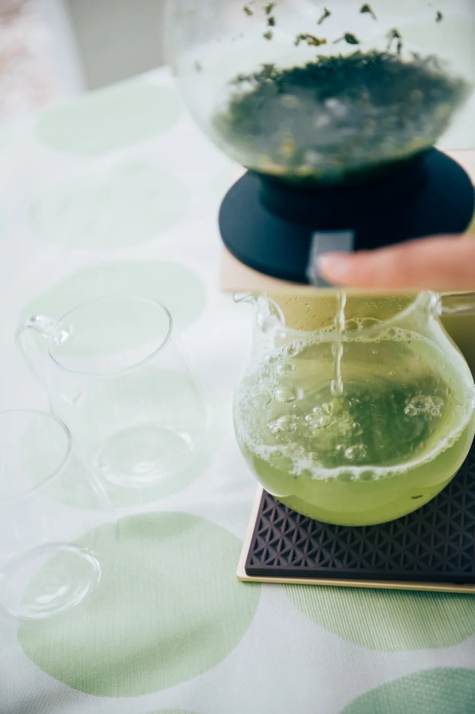 Maker demonstration of steeping above a serving glass; this glass is not the set server.