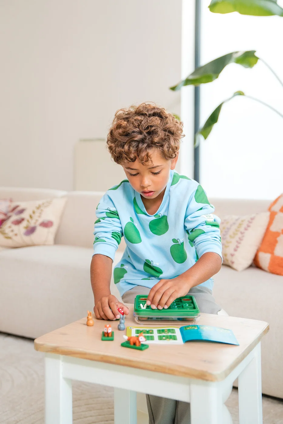 Individual tabletop play in a maker photograph.