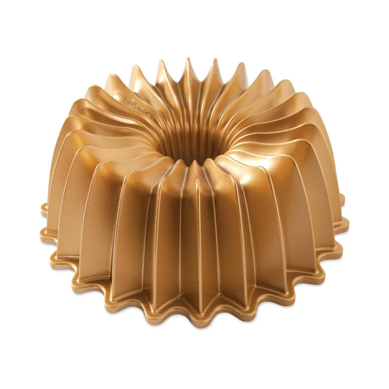 Gold Brilliance mould and its faceted ring silhouette.