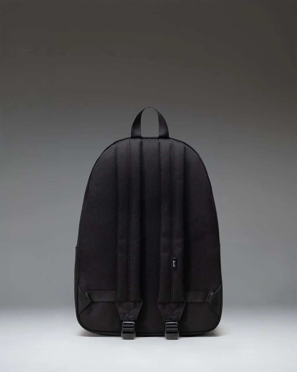 Standard Black ClassicXL rear with padded shoulder straps; selected Black Tonal label finish differs.