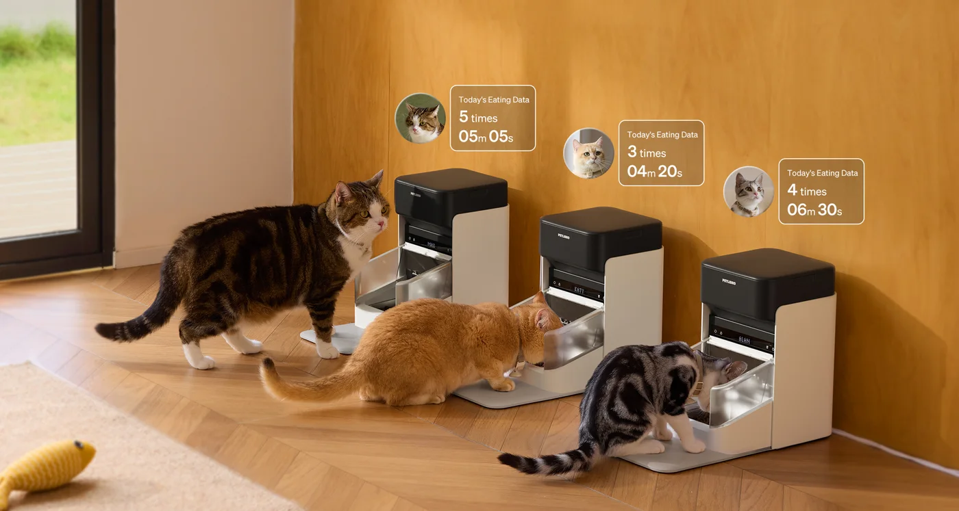 Maker multi-feeder household scene; additional feeders and pets are not included.