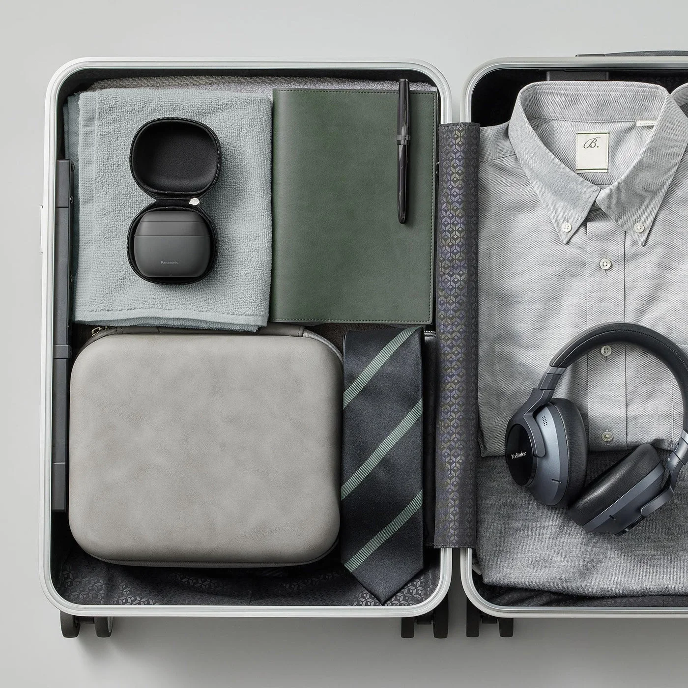 Suitcase reference showing the Black shaver alongside separately supplied travel items.