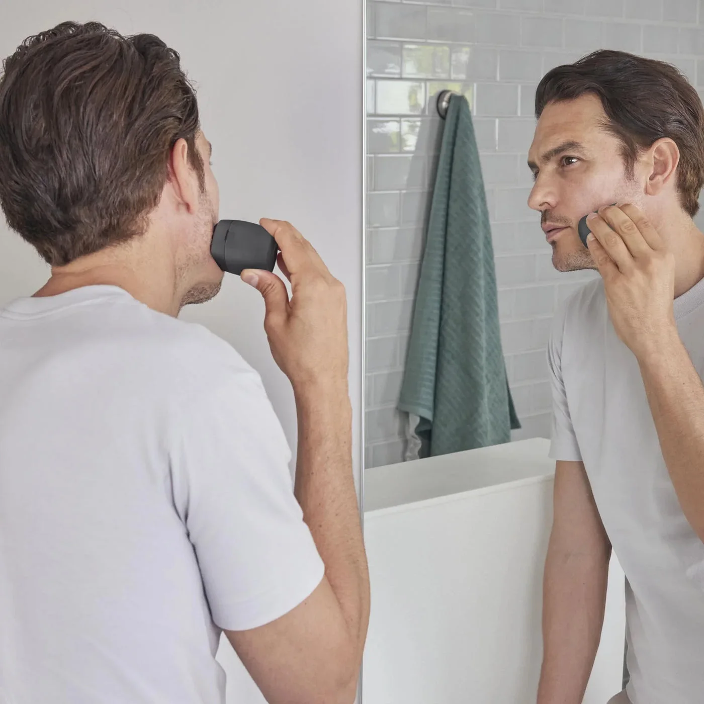 Manufacturer mirror-use reference with the Black shaver.