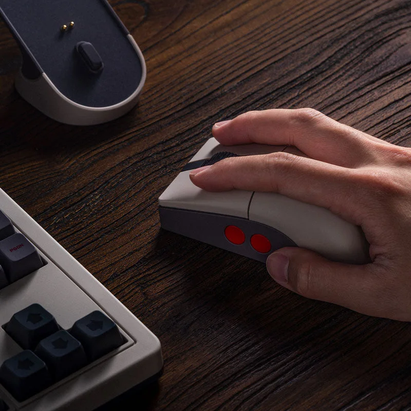 Manufacturer hand-position scene, not a FINDWEAVE hands-on test.