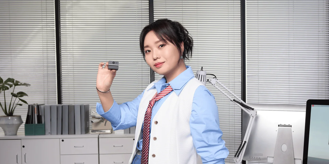 Manufacturer foreground-subject scene used to illustrate autofocus, not measured focus performance.