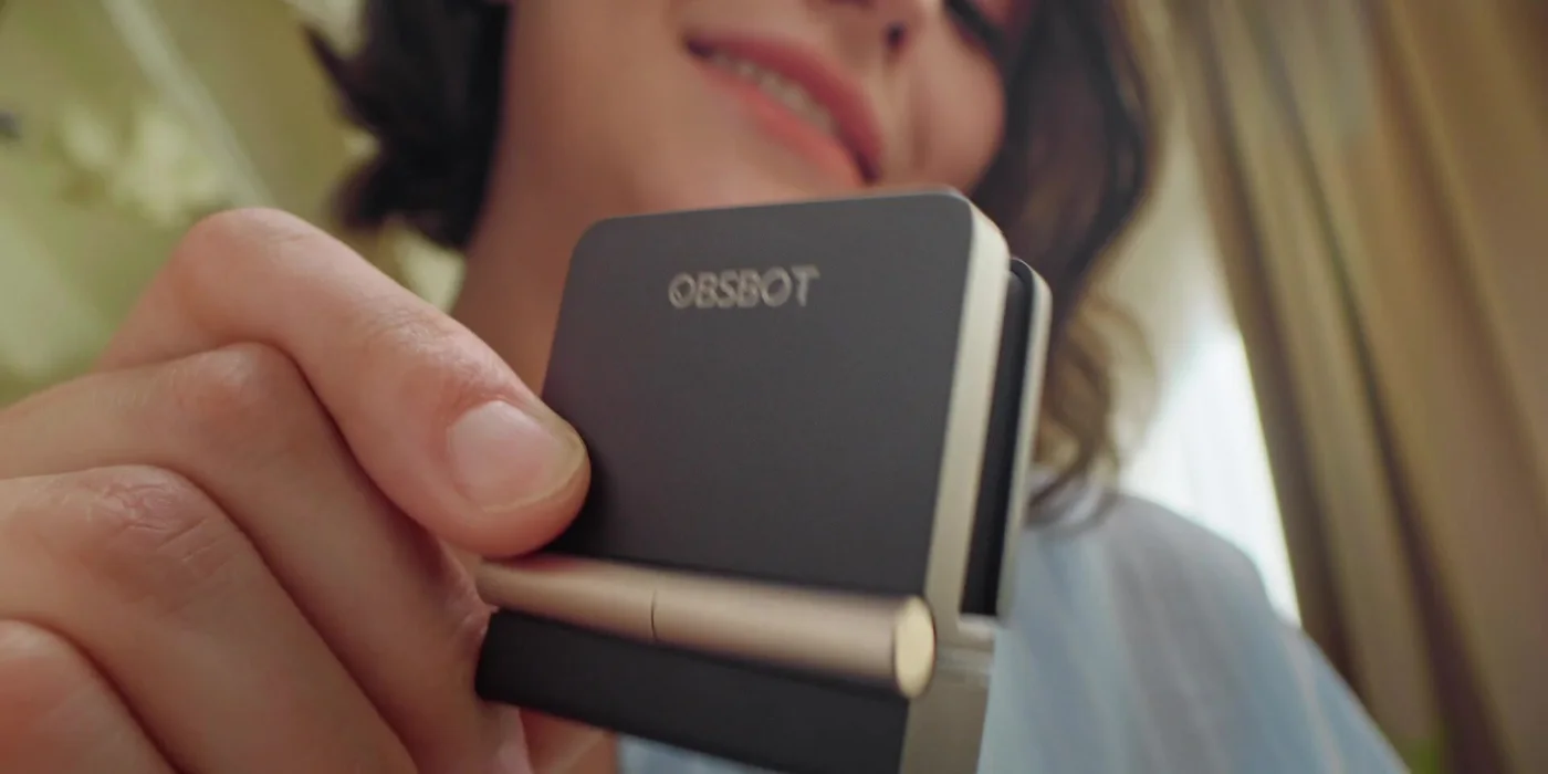 Manufacturer close-up of closing the foldable camera housing.