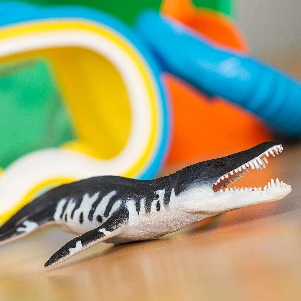 Liopleurodon Figure — manufacturer reference view 5 — staged props not included