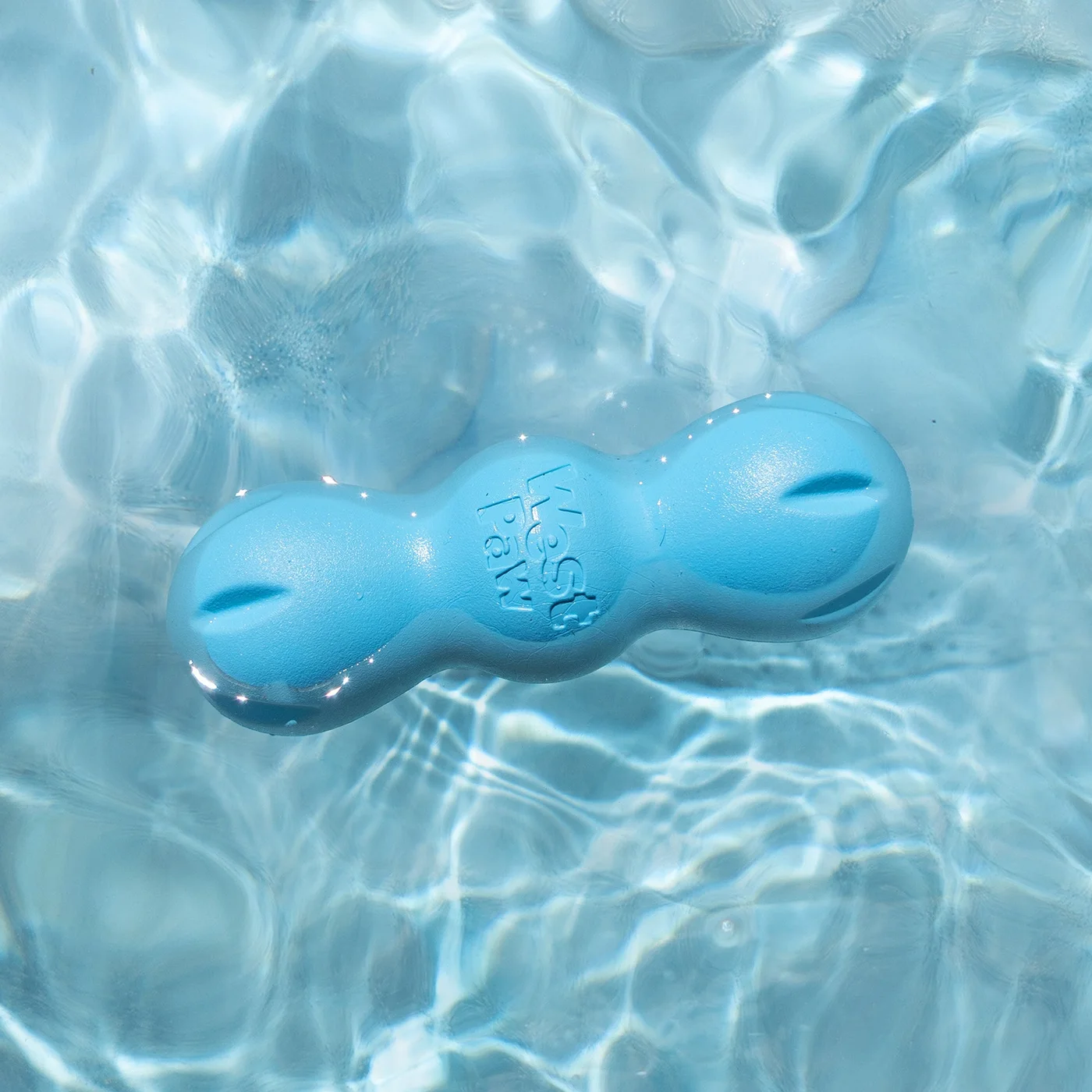 Rumpus Aqua Blue — manufacturer water demonstration, not an independent buoyancy test
