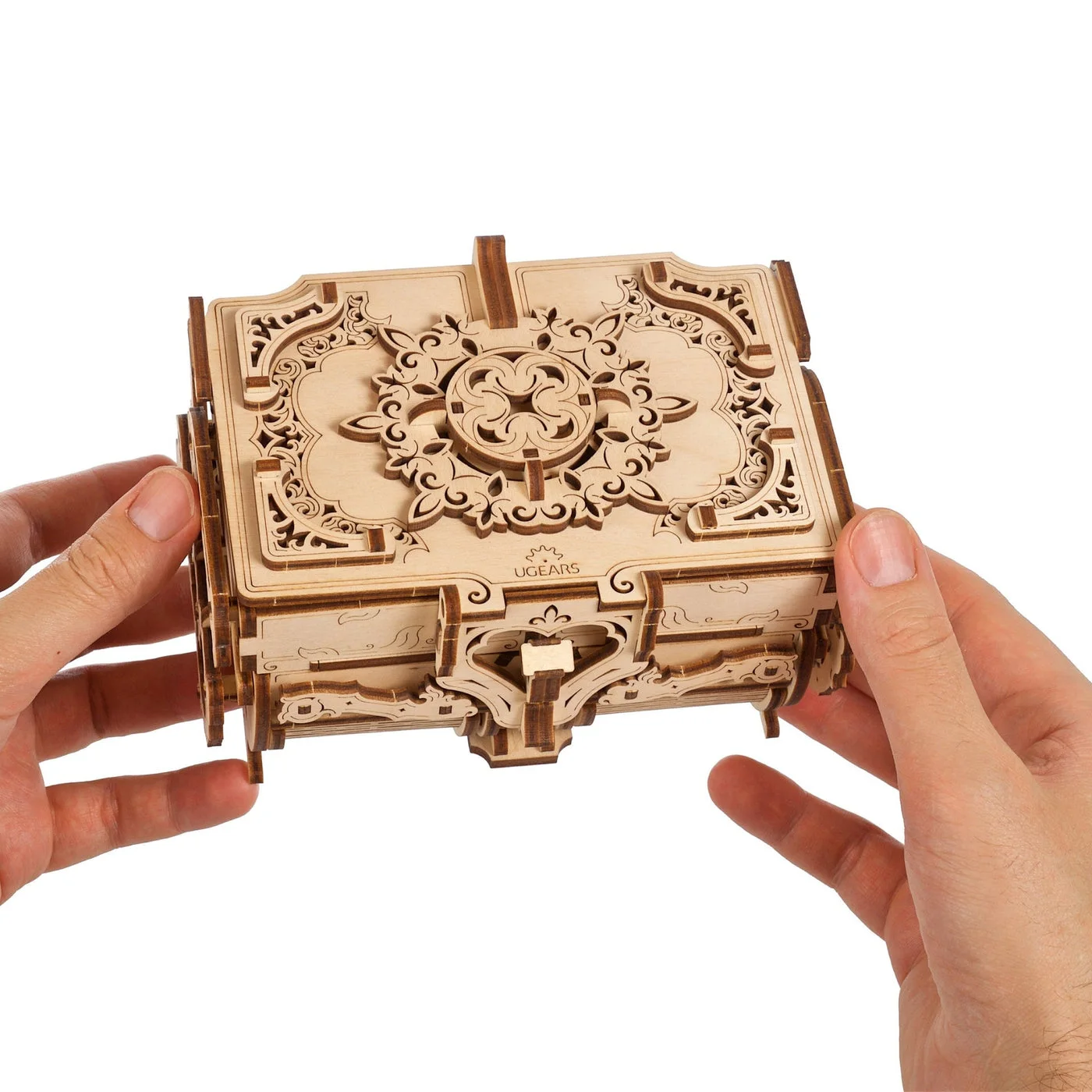UGEARS — manufacturer handling demonstration