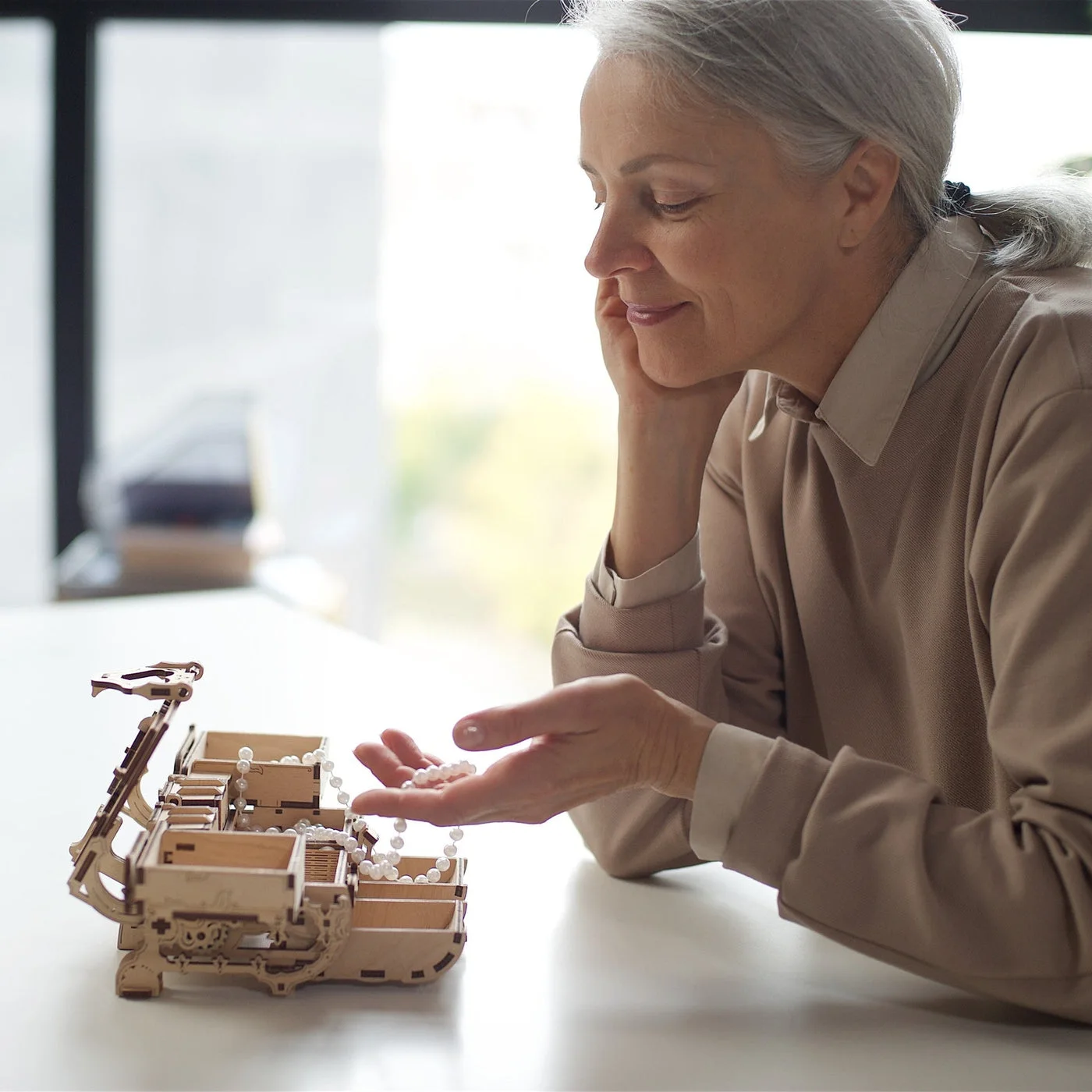 UGEARS — manufacturer staged keepsake scene