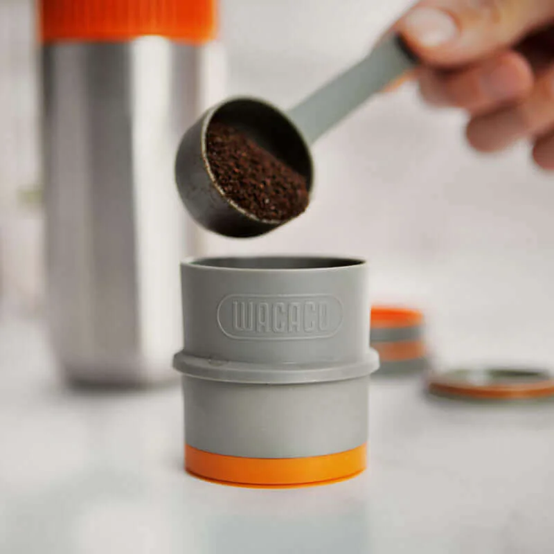 Manufacturer ground-coffee filling demonstration
