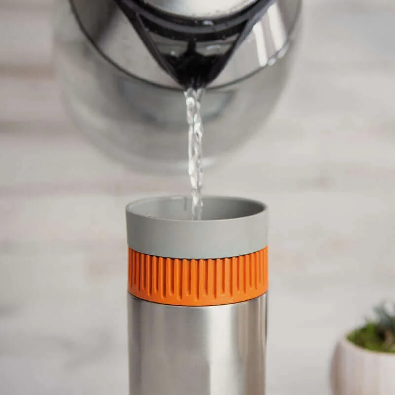 Manufacturer hot-water filling demonstration