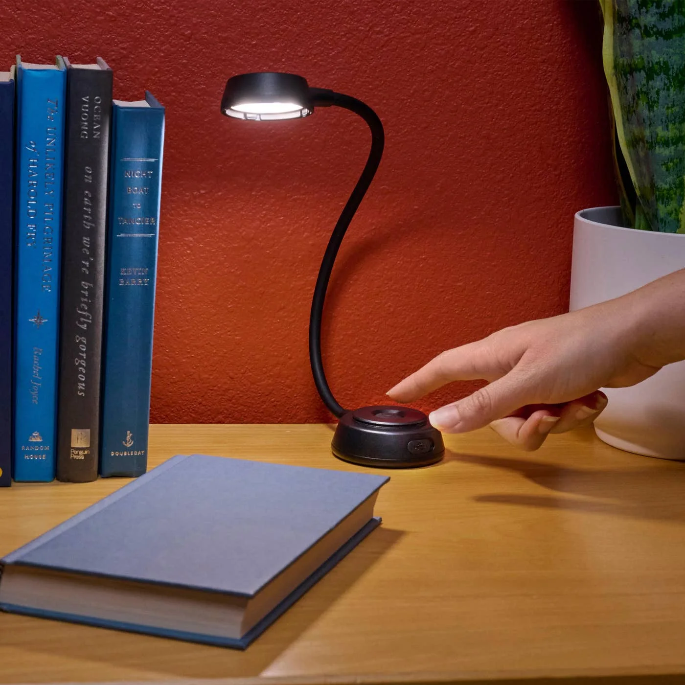 Radiant Flex Rechargeable Lamp on desk