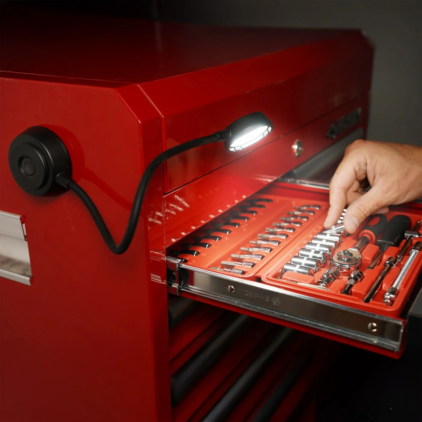 Radiant Flex Rechargeable Lamp Illuminating tool chest