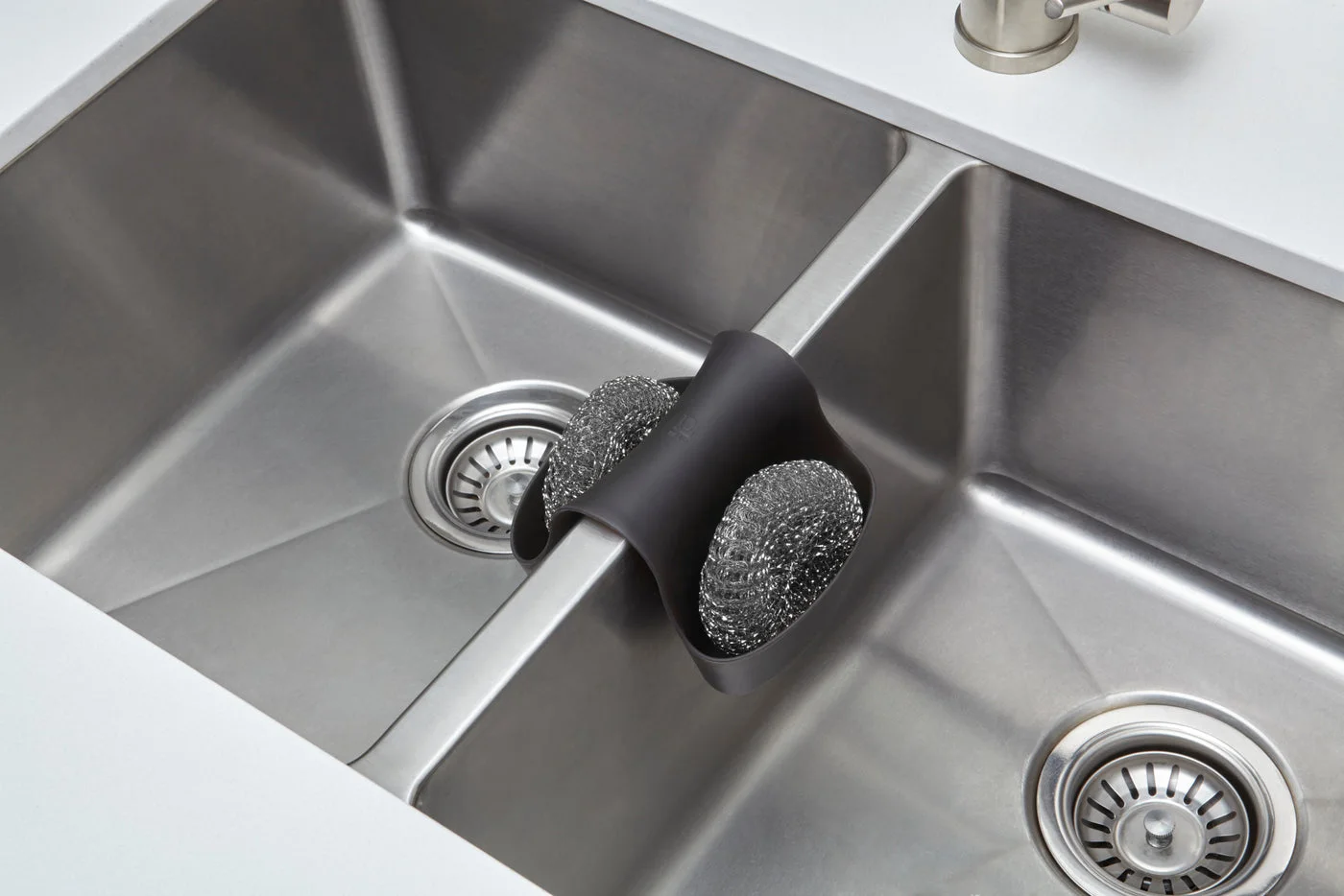 installed sink reference, accessories not included — manufacturer reference