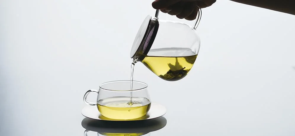 Manufacturer pouring demonstration; serving cup not included